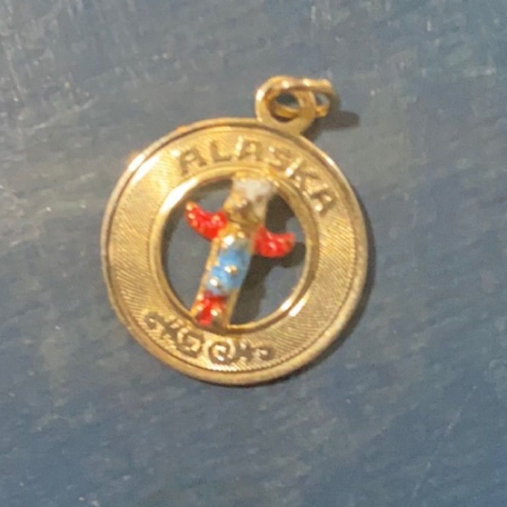 Signed 12kg Alaska Totem Poke Pendant.